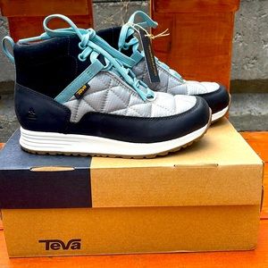Teva ReEmber Commute WP Size 6